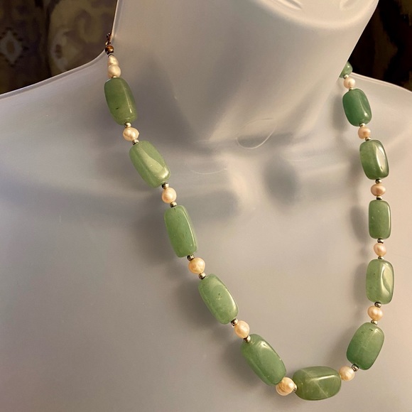 Jewelry - Green Aventurine and Mother of Pearl Necklace